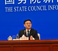 对行政法律从体、法律人员资历、行政裁量权基
